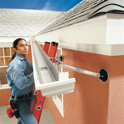 installing aluminum rain gutters